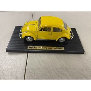 Road Legends 1/18 Scale Die-Cast Toy Yellow Color 1967 Volkswagen Beetle